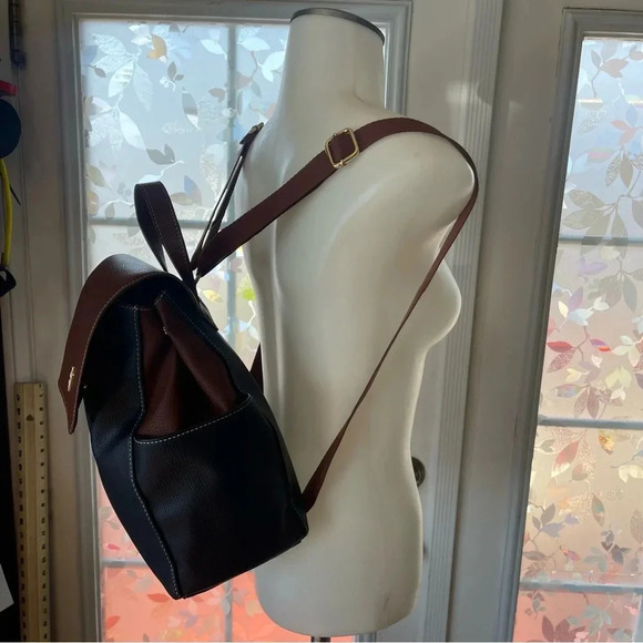 Tommy Hilfiger Beth II Flap Backpack Saffiano PVC Tan / Navy blue  One Size - Picture 14 of 15